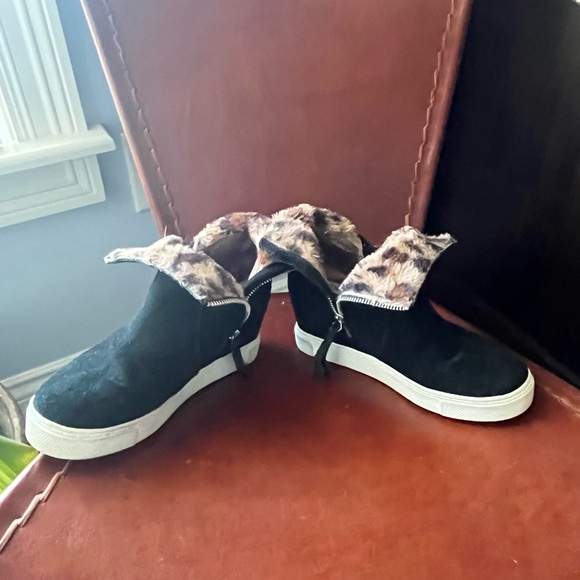 Steve Madden wedge suede bootie with animal print fur lining - Picture 2 of 4